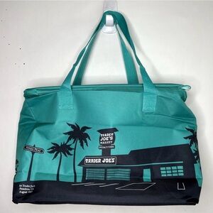 Trader Joe’s Large Reusable Insulated Cooler Bag Shopping Tote Teal Aqua Black